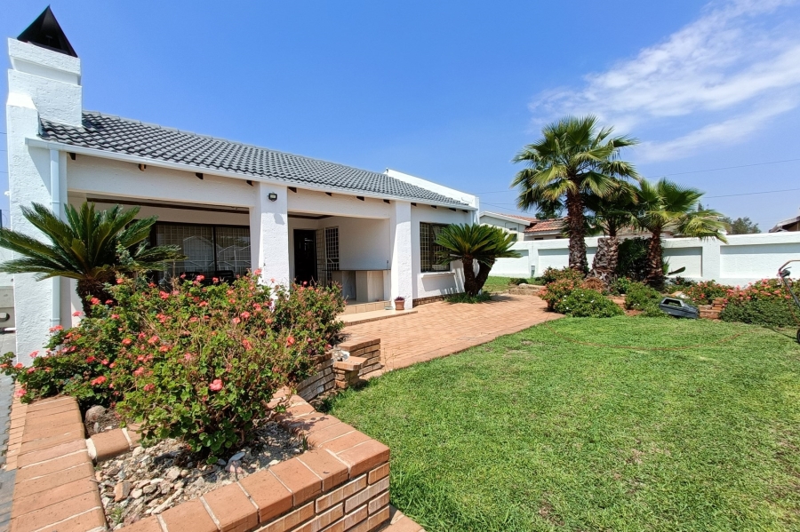 6 Bedroom Property for Sale in Country View Gauteng