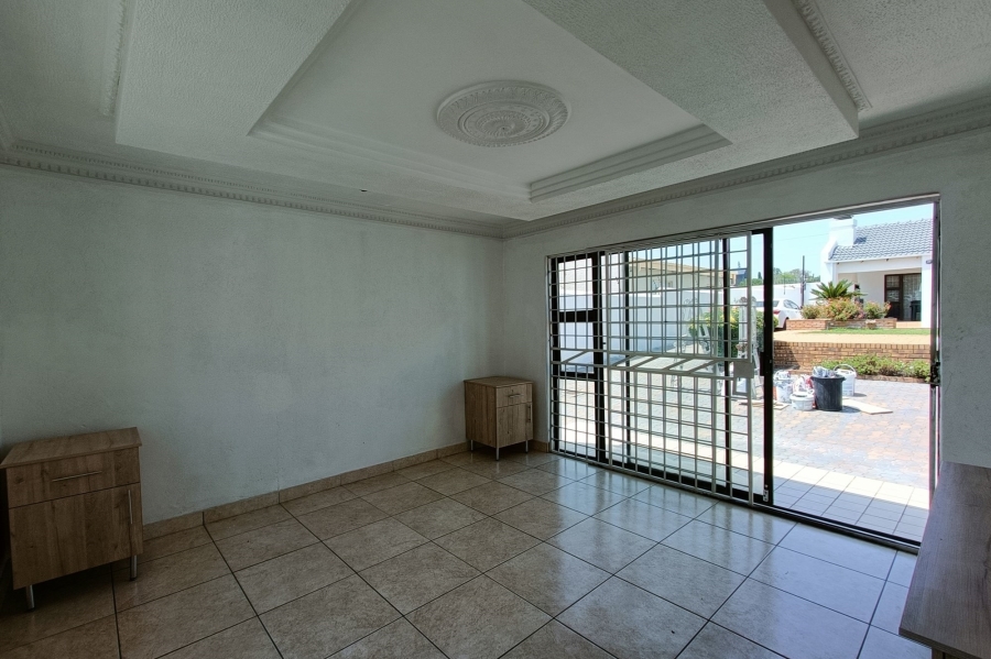 6 Bedroom Property for Sale in Country View Gauteng