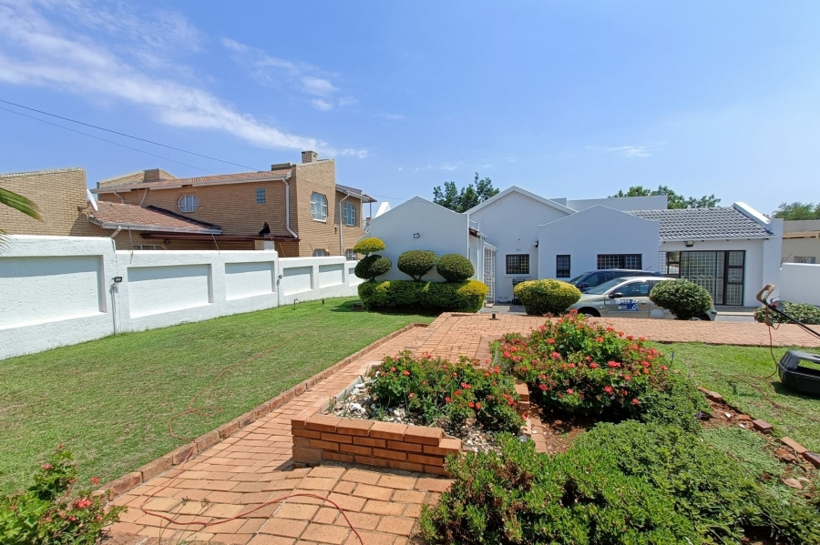 6 Bedroom Property for Sale in Country View Gauteng