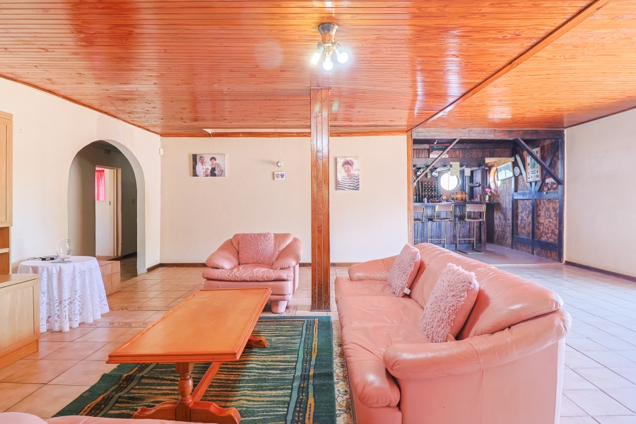 6 Bedroom Property for Sale in Tedderfield A H Gauteng