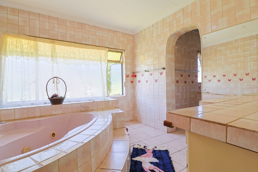 6 Bedroom Property for Sale in Tedderfield A H Gauteng