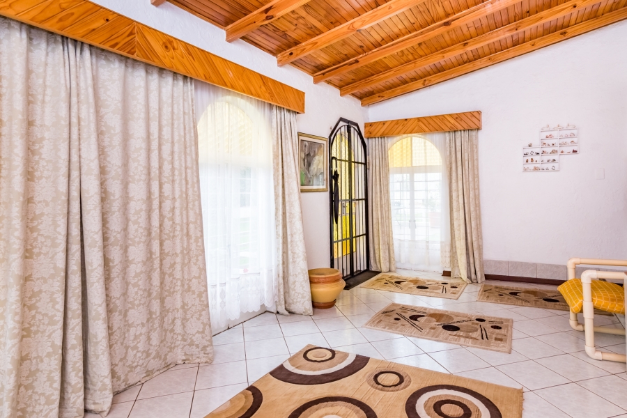 5 Bedroom Property for Sale in Constantia Kloof Gauteng