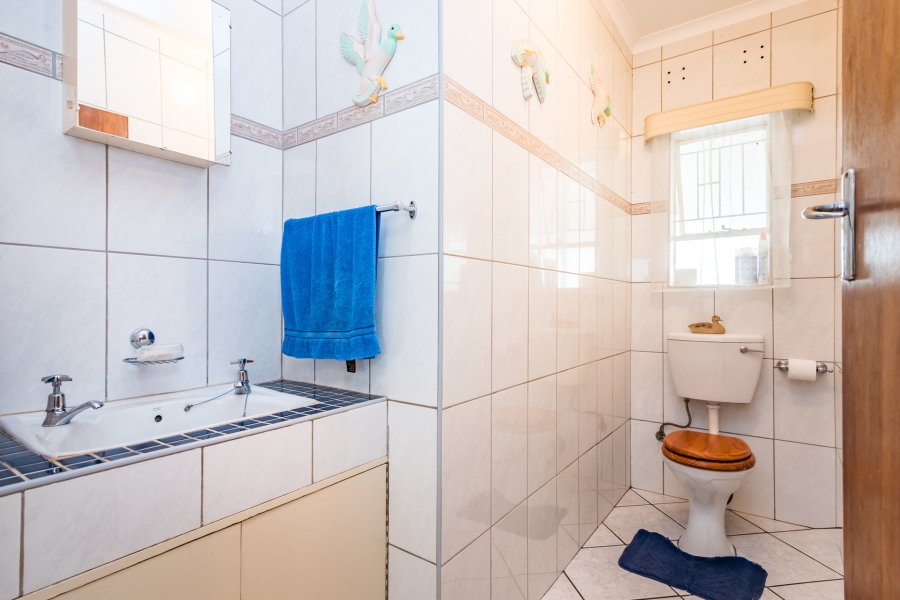 5 Bedroom Property for Sale in Constantia Kloof Gauteng