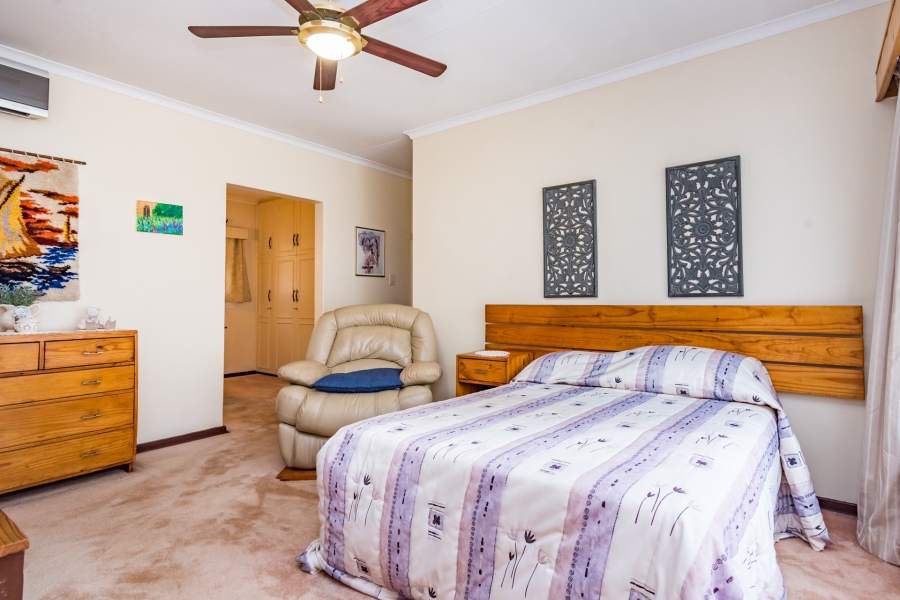 5 Bedroom Property for Sale in Constantia Kloof Gauteng