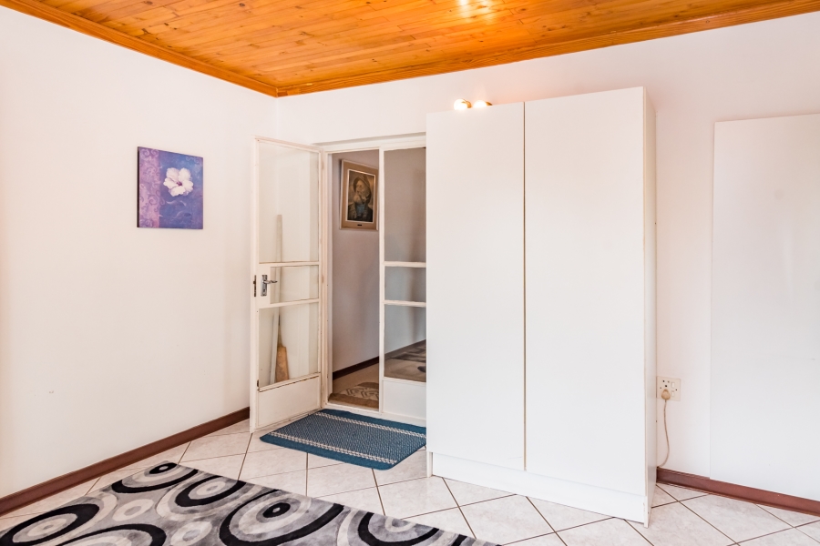 5 Bedroom Property for Sale in Constantia Kloof Gauteng