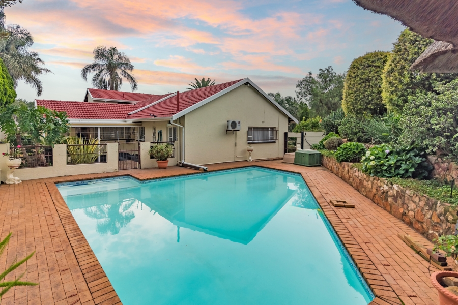 5 Bedroom Property for Sale in Constantia Kloof Gauteng