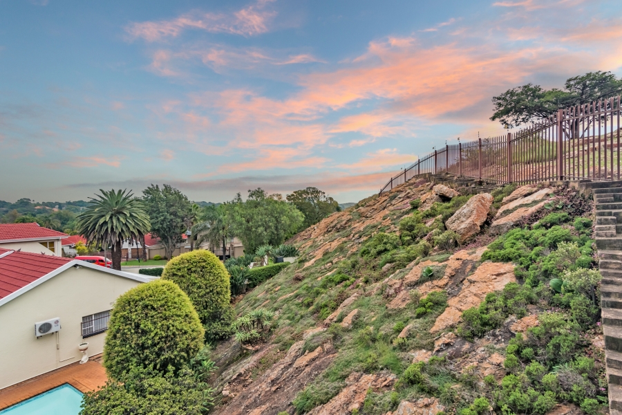 5 Bedroom Property for Sale in Constantia Kloof Gauteng