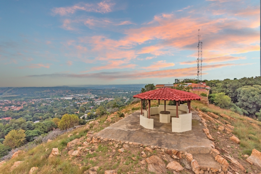 5 Bedroom Property for Sale in Constantia Kloof Gauteng