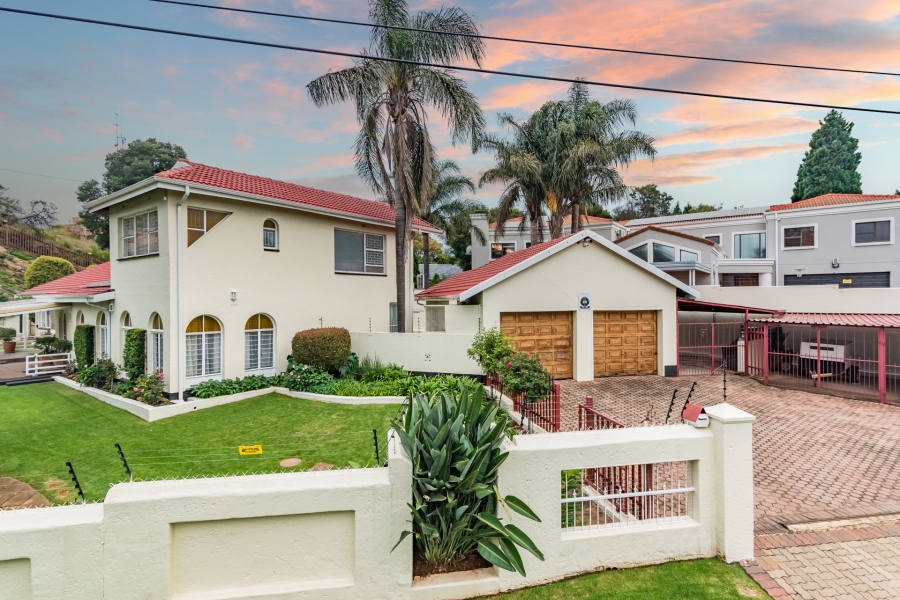 5 Bedroom Property for Sale in Constantia Kloof Gauteng