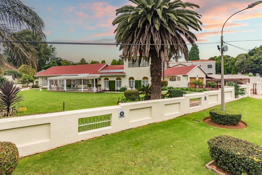 5 Bedroom Property for Sale in Constantia Kloof Gauteng