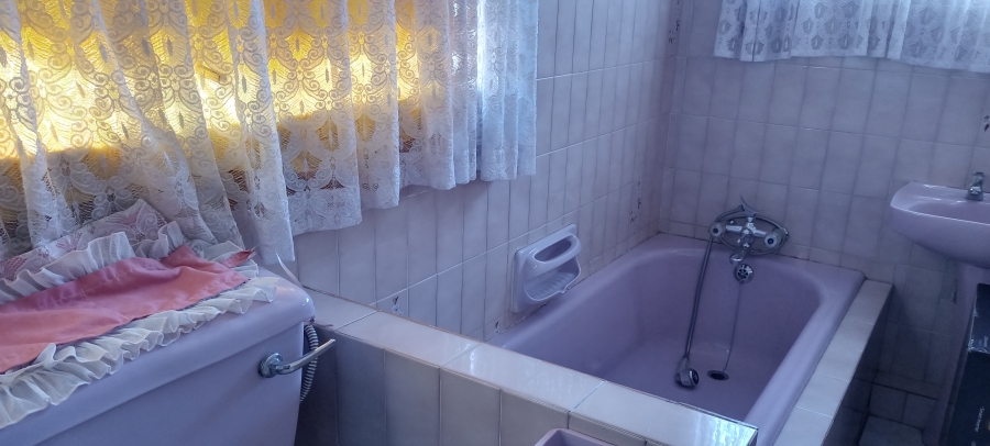 To Let 3 Bedroom Property for Rent in Bosmont Gauteng