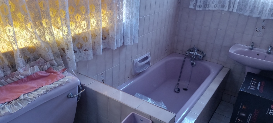 To Let 3 Bedroom Property for Rent in Bosmont Gauteng