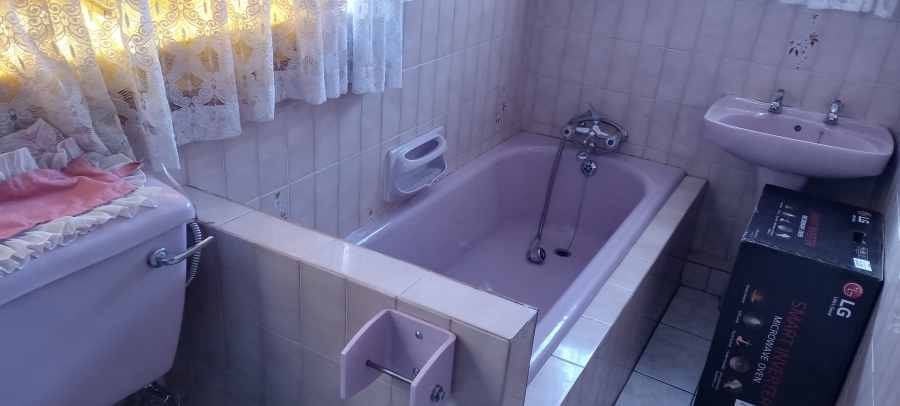 To Let 3 Bedroom Property for Rent in Bosmont Gauteng