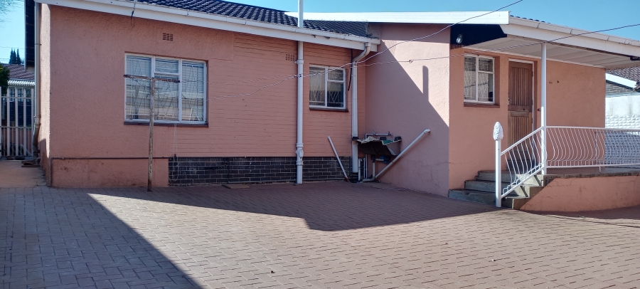 To Let 3 Bedroom Property for Rent in Bosmont Gauteng