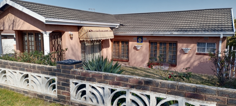 To Let 3 Bedroom Property for Rent in Bosmont Gauteng