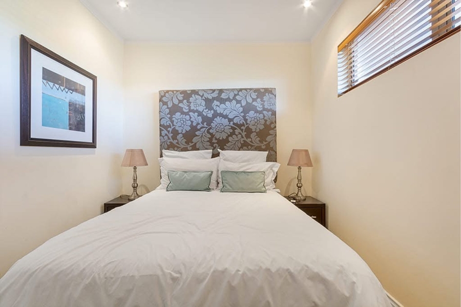 To Let 2 Bedroom Property for Rent in Sandhurst Gauteng