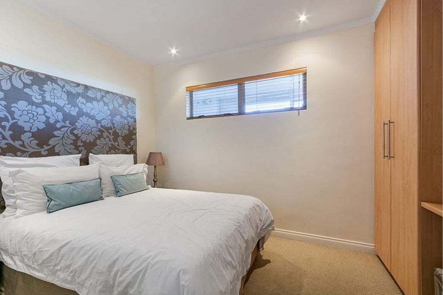 To Let 2 Bedroom Property for Rent in Sandhurst Gauteng