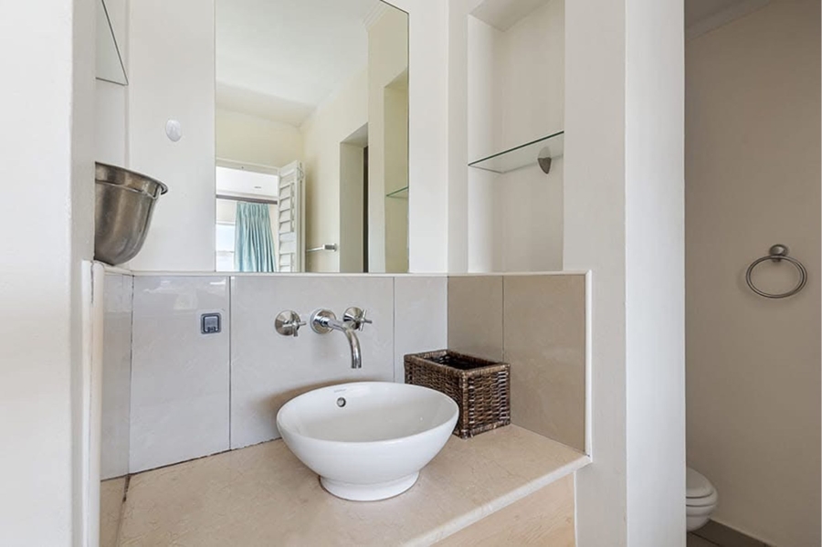 To Let 2 Bedroom Property for Rent in Sandhurst Gauteng