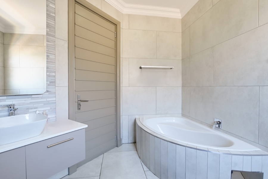 4 Bedroom Property for Sale in Zambezi Manor Lifestyle Estate Gauteng