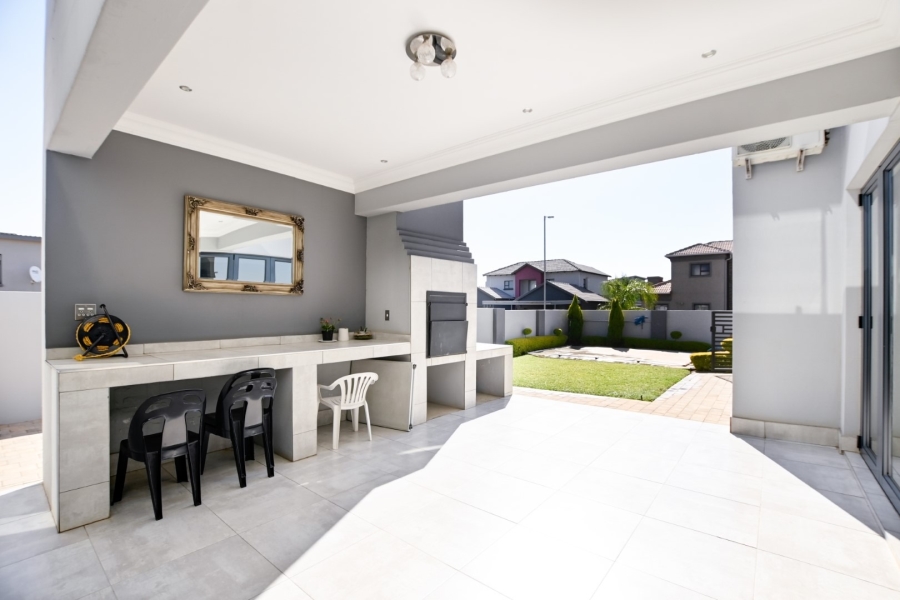 4 Bedroom Property for Sale in Zambezi Manor Lifestyle Estate Gauteng