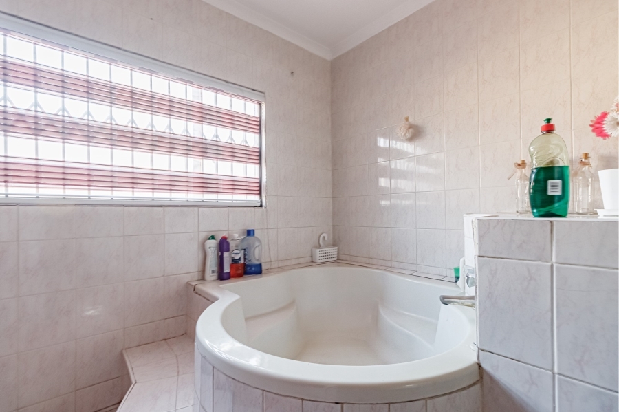 4 Bedroom Property for Sale in Amandasig Gauteng