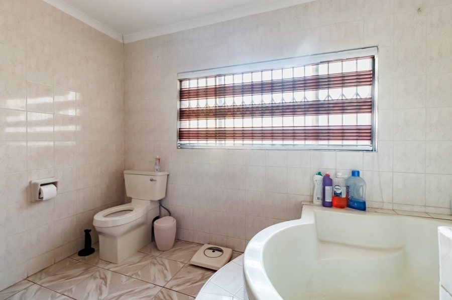 4 Bedroom Property for Sale in Amandasig Gauteng