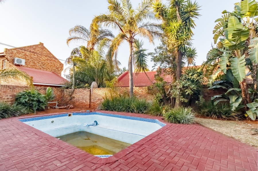 4 Bedroom Property for Sale in Amandasig Gauteng