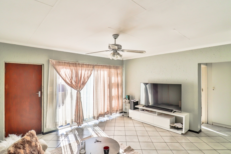 2 Bedroom Property for Sale in Vorna Valley Gauteng