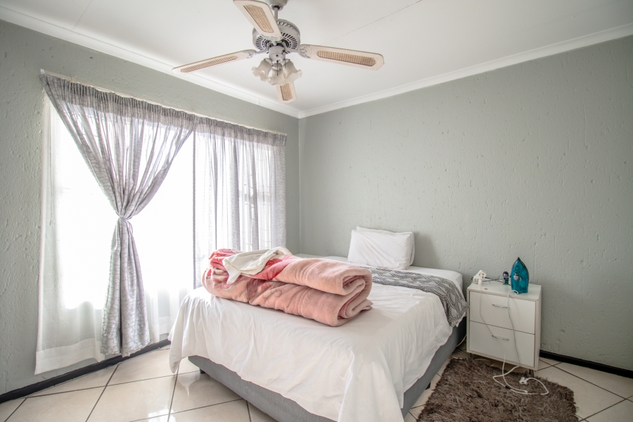 2 Bedroom Property for Sale in Vorna Valley Gauteng