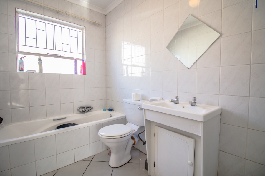2 Bedroom Property for Sale in Vorna Valley Gauteng