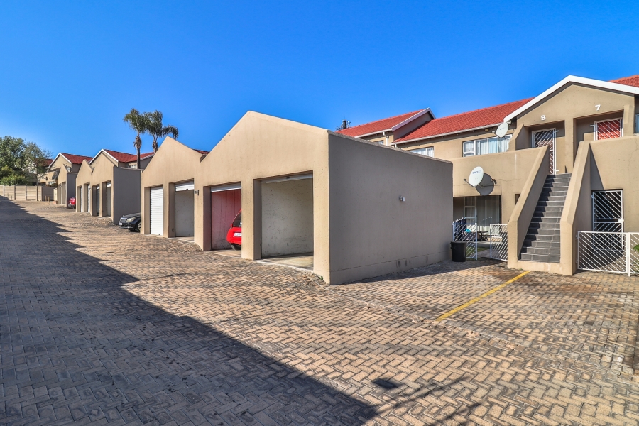 2 Bedroom Property for Sale in Vorna Valley Gauteng