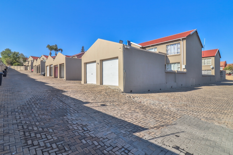 2 Bedroom Property for Sale in Vorna Valley Gauteng