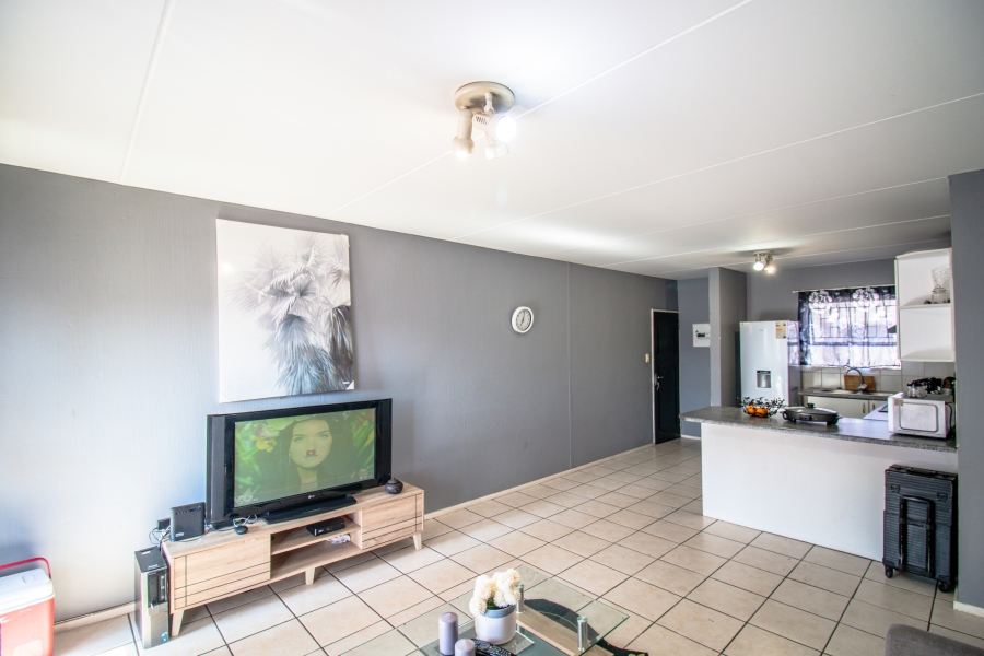 2 Bedroom Property for Sale in Vorna Valley Gauteng