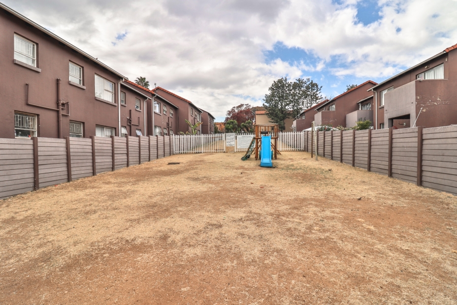 2 Bedroom Property for Sale in Vorna Valley Gauteng