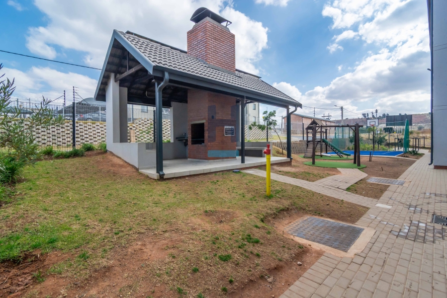 2 Bedroom Property for Sale in Fleurhof Gauteng