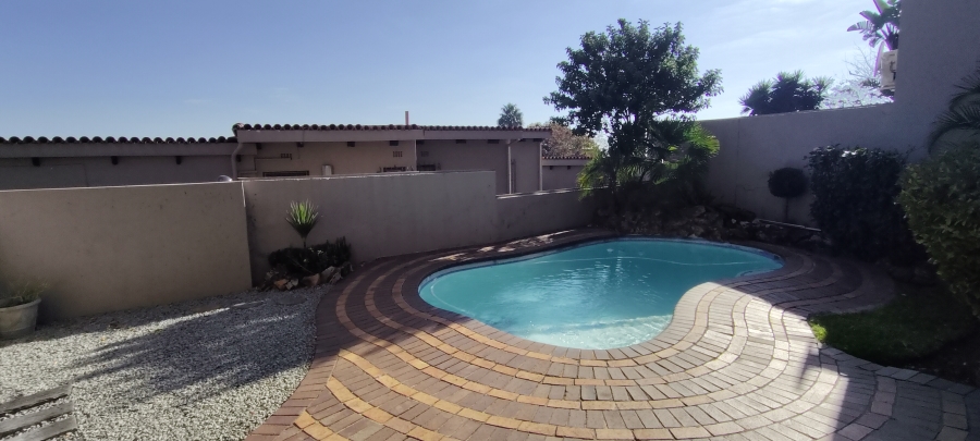 To Let 4 Bedroom Property for Rent in Bedford Park Gauteng
