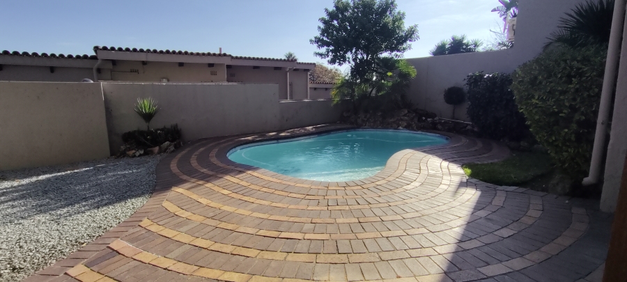 To Let 4 Bedroom Property for Rent in Bedford Park Gauteng