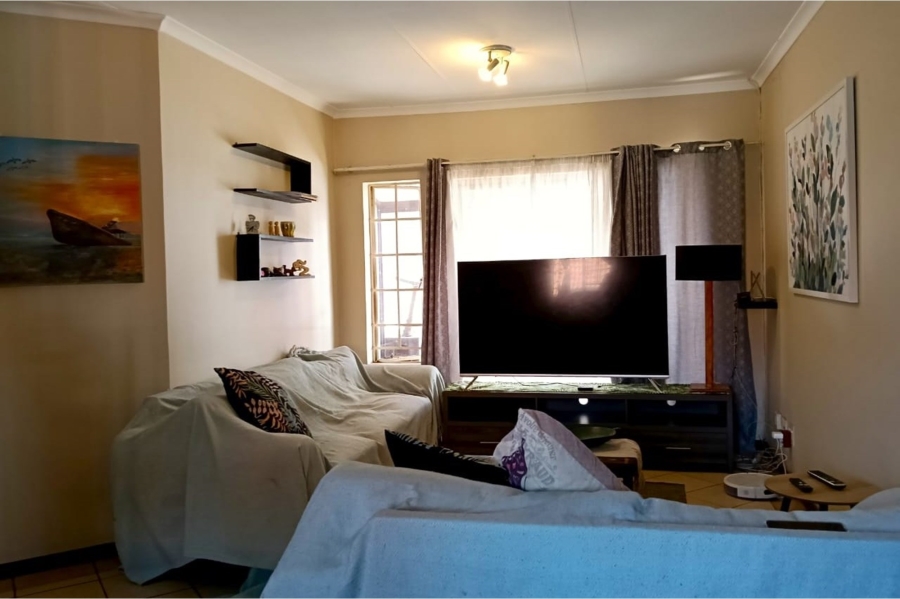2 Bedroom Property for Sale in Die Hoewes Gauteng