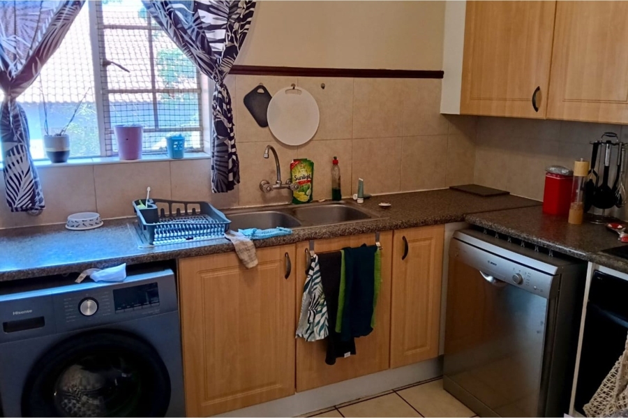 2 Bedroom Property for Sale in Die Hoewes Gauteng