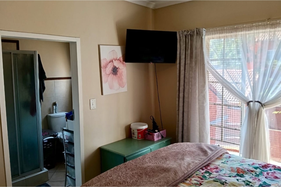 2 Bedroom Property for Sale in Die Hoewes Gauteng