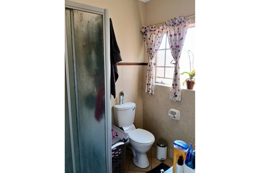 2 Bedroom Property for Sale in Die Hoewes Gauteng