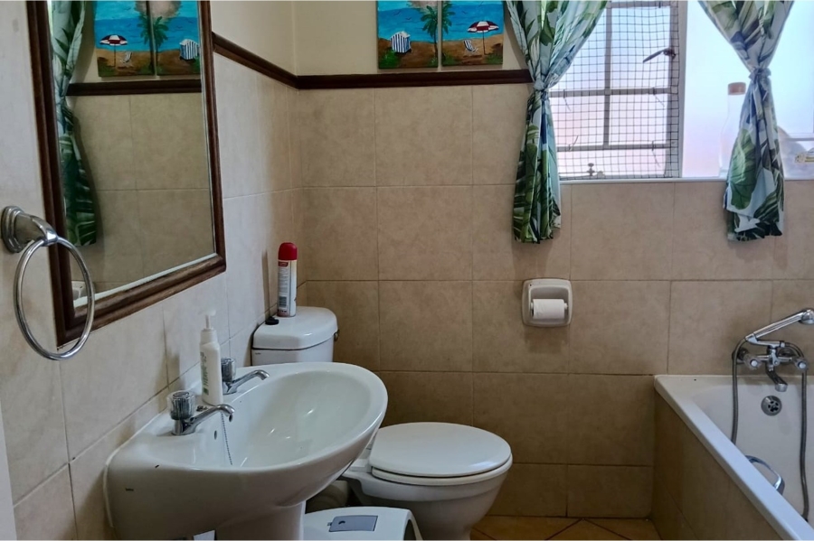 2 Bedroom Property for Sale in Die Hoewes Gauteng