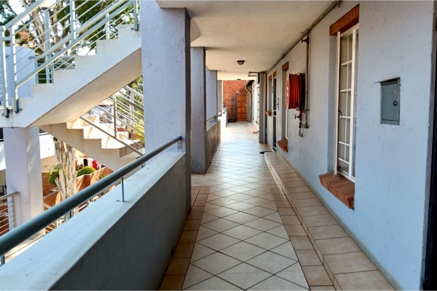 2 Bedroom Property for Sale in Die Hoewes Gauteng