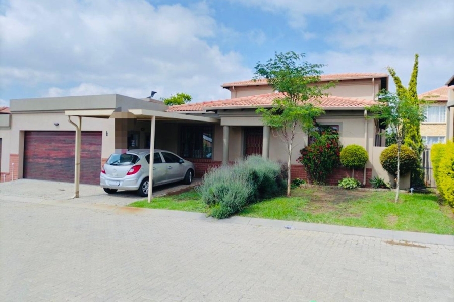 4 Bedroom Property for Sale in Noordwyk Gauteng