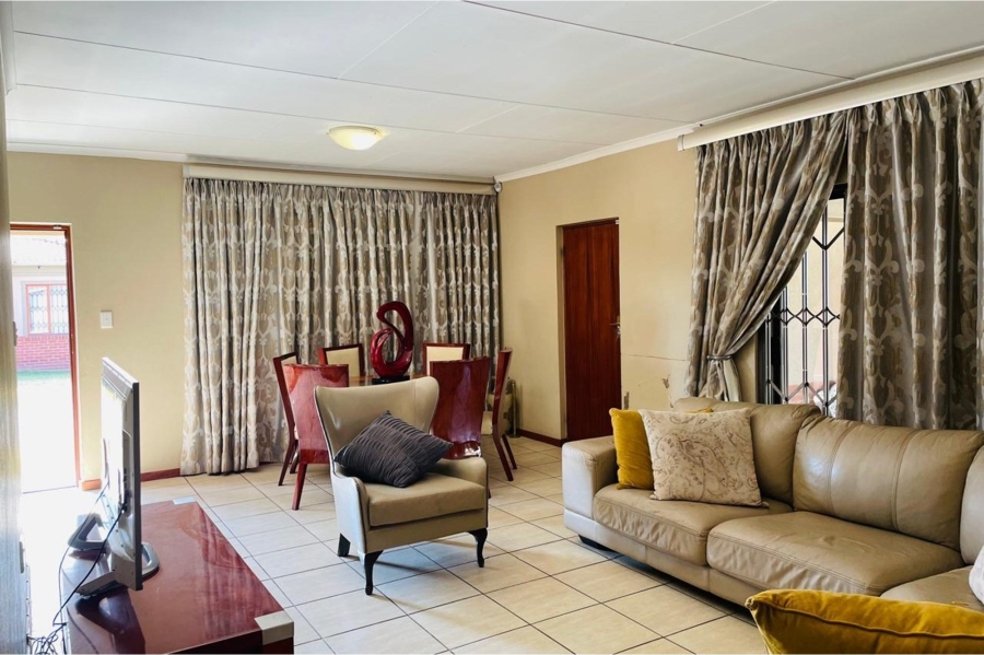 4 Bedroom Property for Sale in Noordwyk Gauteng