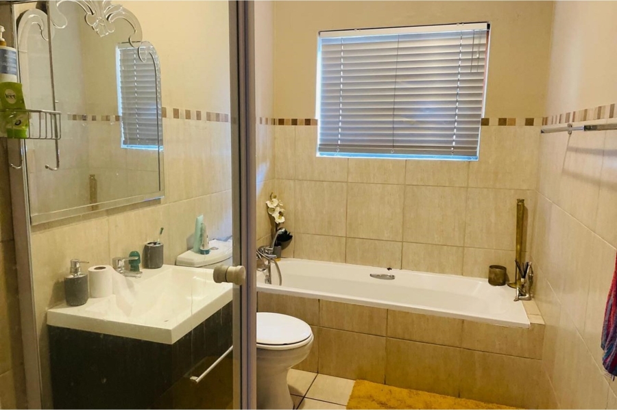 4 Bedroom Property for Sale in Noordwyk Gauteng