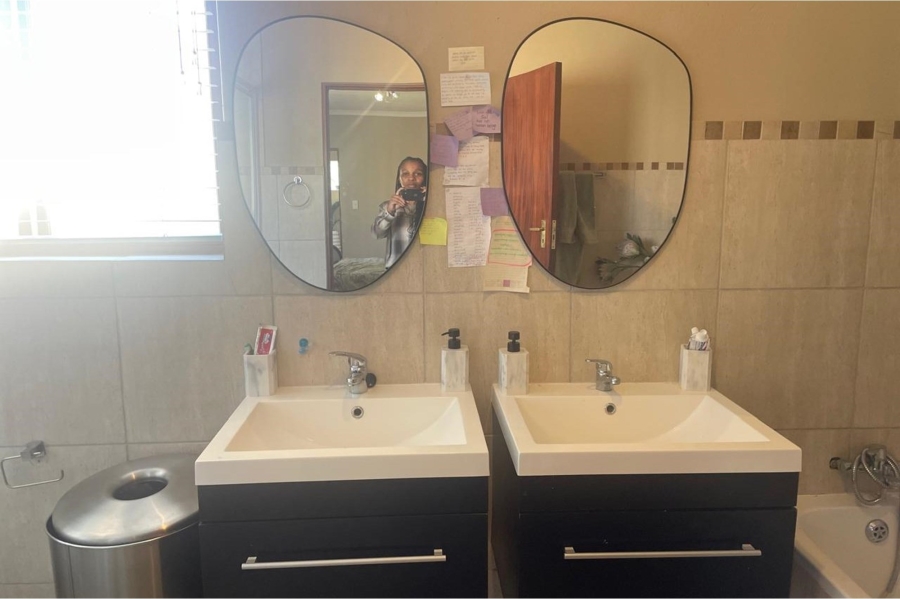 4 Bedroom Property for Sale in Noordwyk Gauteng