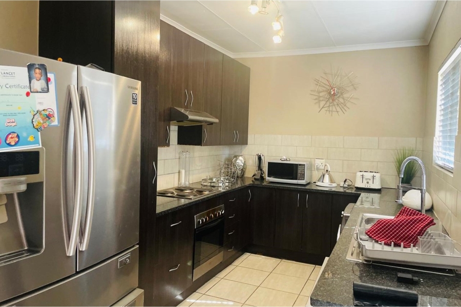 4 Bedroom Property for Sale in Noordwyk Gauteng