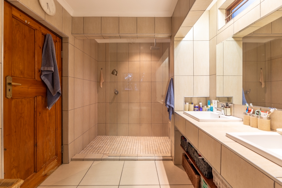 5 Bedroom Property for Sale in Lonehill Gauteng