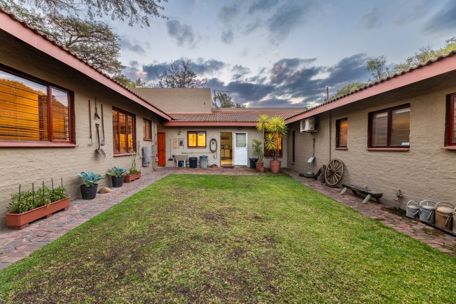 5 Bedroom Property for Sale in Lonehill Gauteng